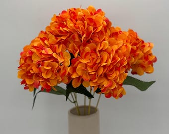Konstgjord orange hortensiabukett med konstgjorda blomsterarrangemang