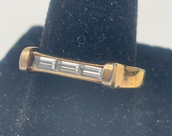 Vintage 80s Avon Horsebit Horsehoe Three Baguette Cut CZ Cubic Zirconia Yellow Gold Tone Ring Size 6.75 6 3/4