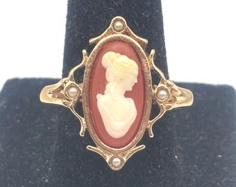 Vintage 70s Avon Cameo Ring 7.5 7 1/2 Adjustable Victorian Revival Oval Simulated Pearls Yellow Gold Tone