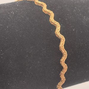 90s Wavy Wheat 3mm Bracelet 7.5 7 1/2 Inches Yellow Gold Tone