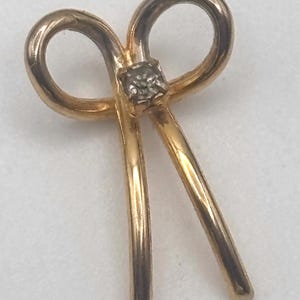 Vintage 80s Sliding Ribbon Pendant Charm 3-D Yellow Gold Tone Floating Double Loop One Rhinestone