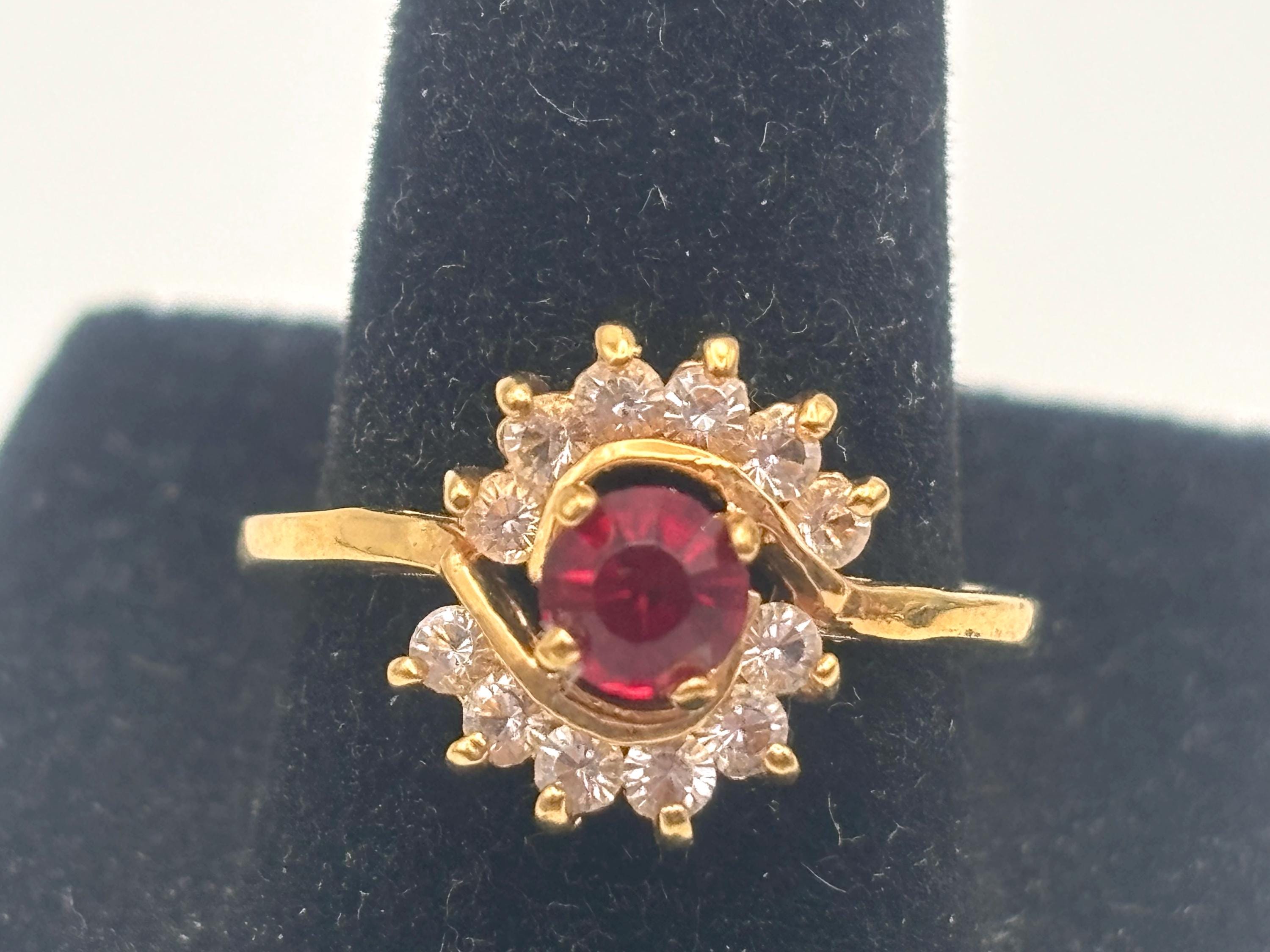 Vintage 60s Rhinestone Flower Ring Size 7.5 7 1/2 Yellow Gold Tone Red White Clear Rhinestones