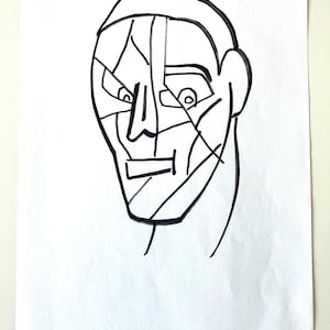 Puede incluir: Dibujo en blanco y negro de una cara. La cara est&aacute; dibujada en un estilo estilizado y abstracto con l&iacute;neas y formas. El dibujo est&aacute; firmado "Hamm 2002" en la esquina inferior derecha.
