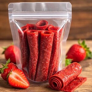 Erdbeer-Fruchtrollen | Gesunder Snack für Kinder | Natürliches Fruchtleder | Hausgemachter Snack | Ohne Konservierungsstoffe Bild 4