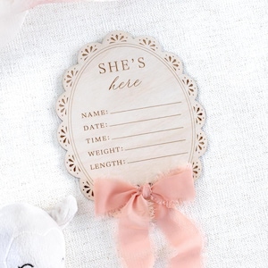 Señal de estadísticas de nacimiento, revelación del género del bebé, él está aquí, ella está aquí, placas de anuncio de nacimiento en el hospital, regalo de baby shower, es un niño, es una niña