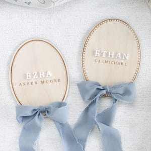 Cartes d'étape mensuelles pour bébé garçon, panneaux du mois avec noeuds interchangeables, marqueurs d'étape avec garniture en bois, faire-part d'hôpital pour nouveau-né, accessoire photo pour bébé