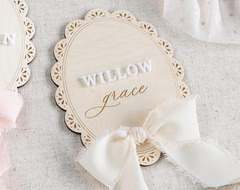 Scallop Lace Milestone Markers, Hospital Name Announcement Sign, Bow Baby Shower, Girl Hello World, She's Here, Photo Prop, Girl Month Cards