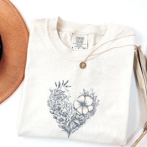 Camiseta con corazón de flores Comfort Colors®, regalo de San Valentín, camiseta con corazón colorido, camiseta con corazón de San Valentín, regalo para mamá, camiseta estética
