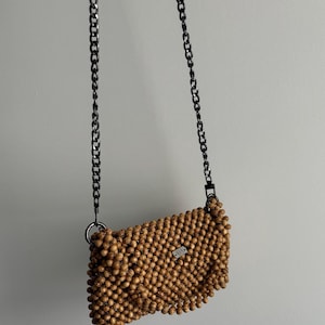 Bolso de mano con cuentas de madera, inserto extraíble, cadena de metal y asa de cuentas: estilo boho chic