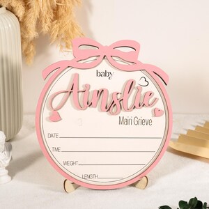 Geboorteaankondigingsteken, houten bord geboortestatistieken, bord aankomst baby, roze strik coquette babynaambord, cadeau pasgeborene, welkom baby, babyshower