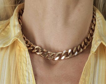 ヴィンテージ風チャンキーネックレス：ゴールドトーンチェーンのカーブレイヤリングチャンキーカラー