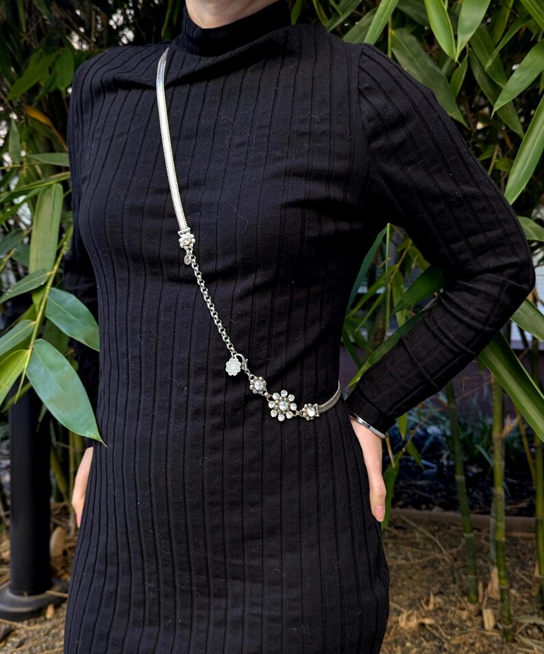 Vintage Brighton style silver-tone chain belt with flowers crystal station details and lobster clasp, XL length measuring up to 43 inches end to end.