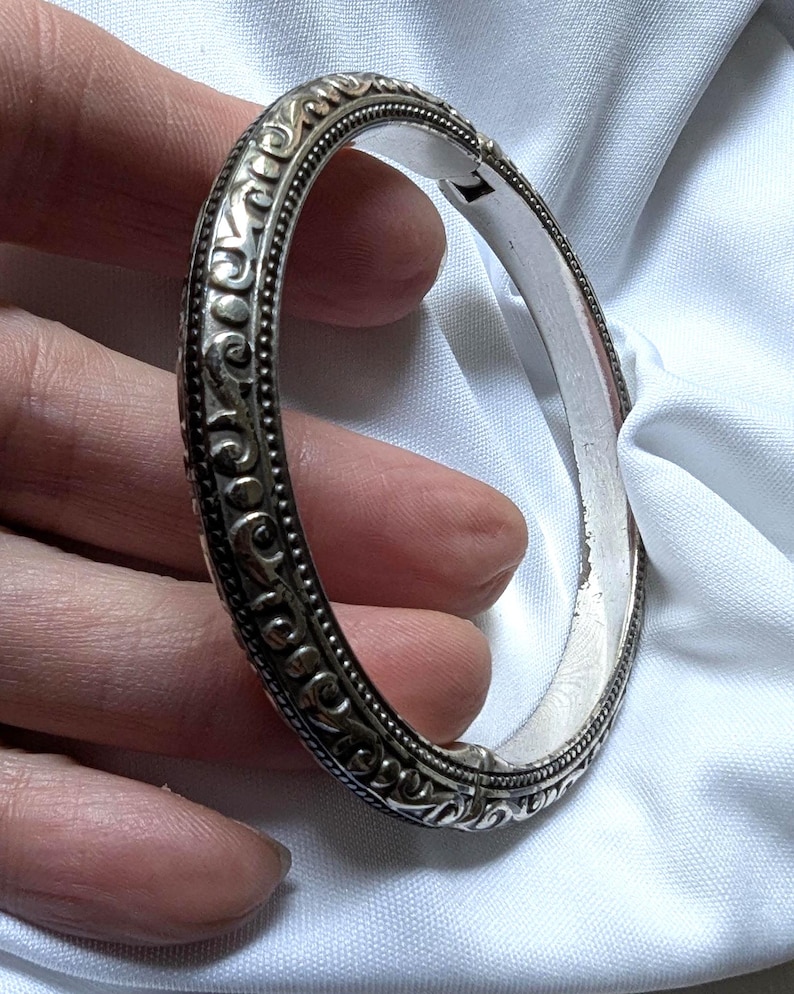 Vintage Brighton silver tone hinged bracelet with etched scroll design and beaded edges