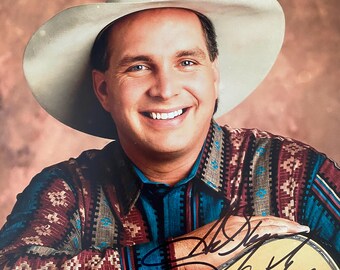Garth Brooks original autographed photo  - framed