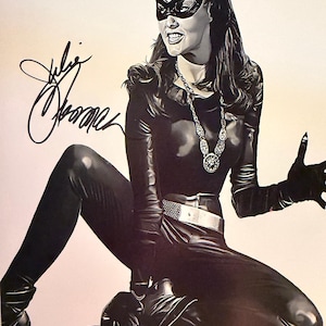 Julie Newmar ジュリーニューマー直筆サイン入りフォト Julie newmar - Etsy 日本