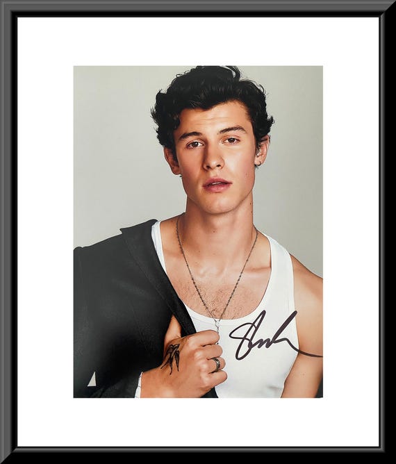 Singer Shawn Mendes Original Autographed Photo Framed