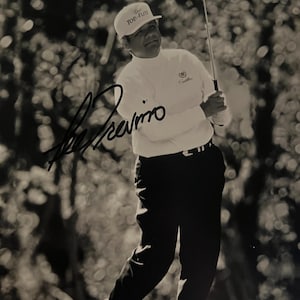 Golfer Lee Trevino original autographed photo - framed