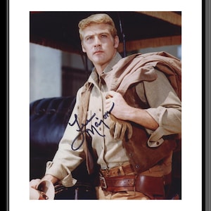 The 6 Million Dollar Man Lee Majors original autographed photo - framed