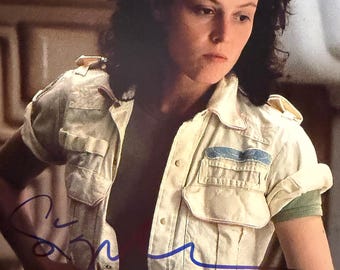 Alien Sigourney Weaver original autographed photo - framed
