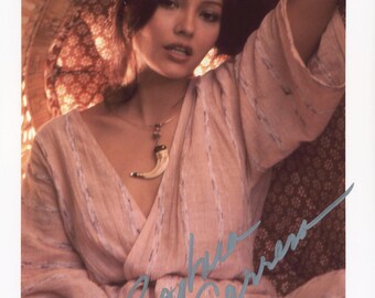 Foto original autografiada de Barbara Carrera, la chica Bond, enmarcada