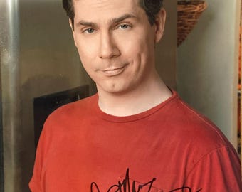 HWC Trading A3 FR Brooklyn Nine-Nine Andy Samberg Geschenken Gedrukt Gesigneerd Handtekening Foto voor TV Memorabilia Fans - A3 ingelijst