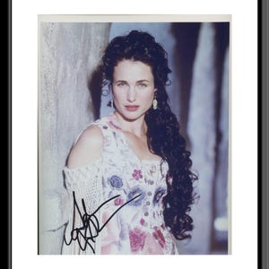 Bad Girls Andie MacDowell signiertes Originalfoto - gerahmt