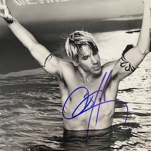 Red Hot Chili Peppers Anthony Kiedis original autographed photo  - framed