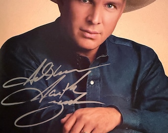 Garth Brooks original autographed photo  - framed