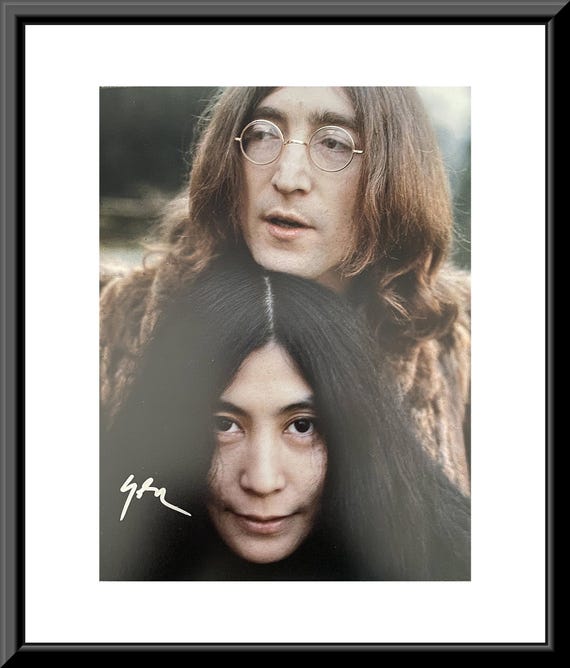 オノ・ヨーコ　直筆サイン入り写真　2012年 オノ・ヨーコのオリジナルサイン入り写真 - 額入り - Etsy 日本