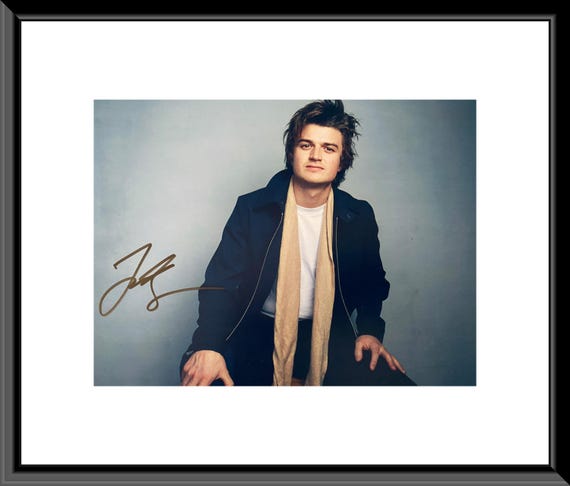 stranger things スティーブ　サインカード　ジョーキーリー Stranger Things 4, Joe Keery (Steve) / Natalia Dyer (Nancy) Dual