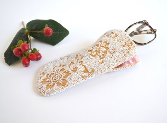 Vintage Opalescent White Beaded Gold Eyeglass Case - image 5