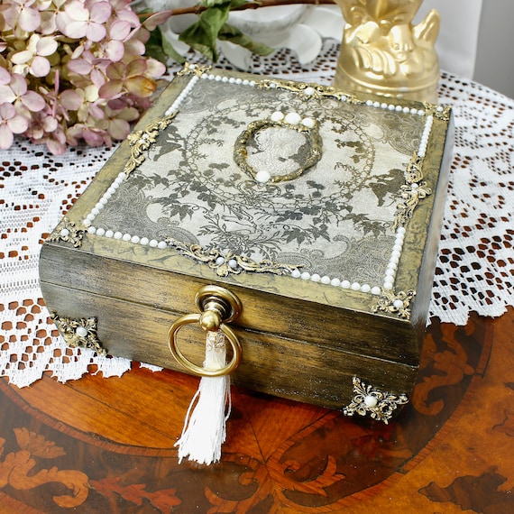 Cameo jewelry box deals