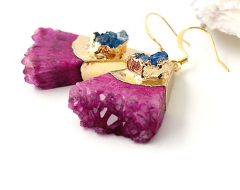 Orecchini con pietre preziose fucsia, gioielli boho rosa, orecchini con quarzo druzy ghiacciato placcati in oro, orecchini blu turchese rosa, orecchini alla moda casual, orecchini pendenti