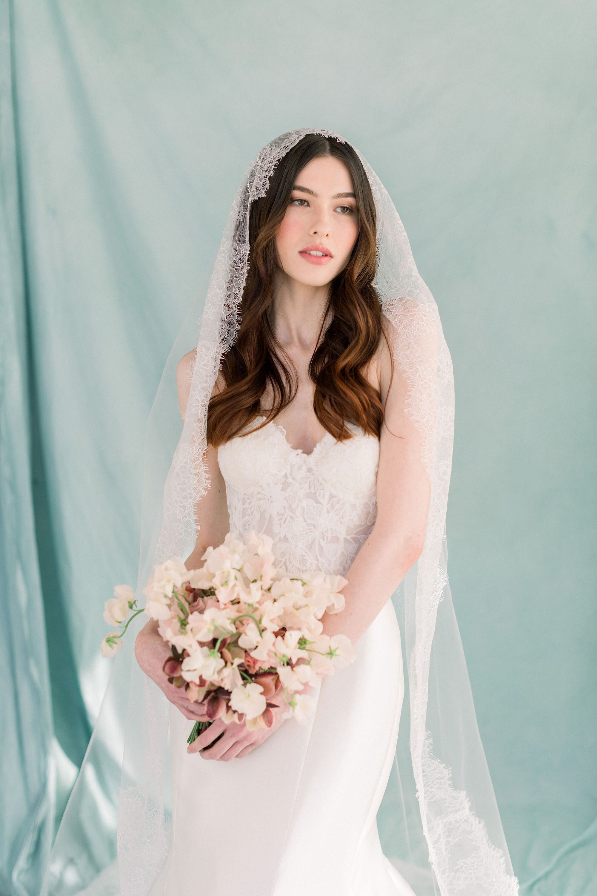 Lace mantilla veil - Mantilla veil - Spanish veil - Wedding Veil - Bridal Veil - Lace Veil - Lace trim veil