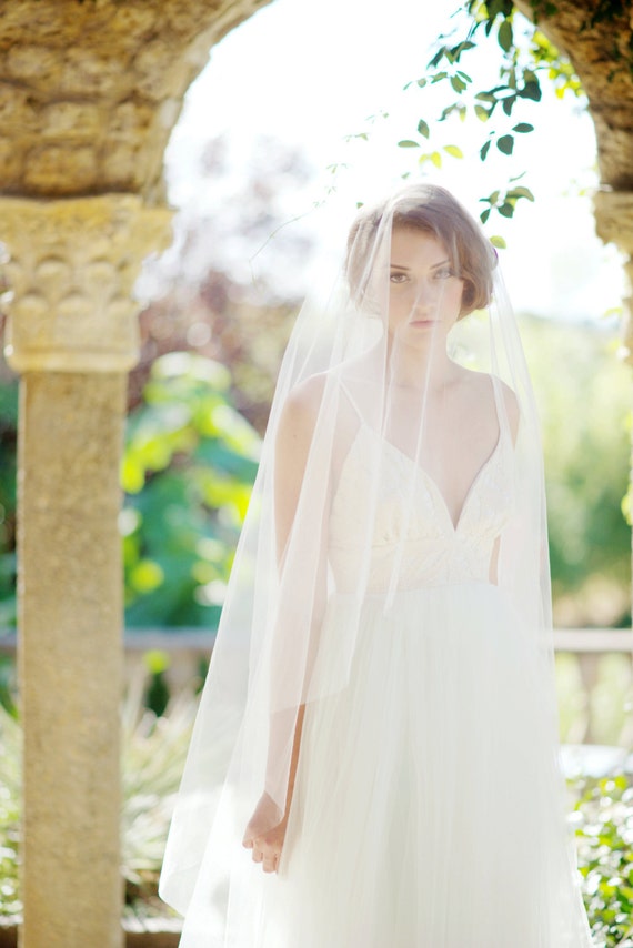 ?Circle-Cut Tulle Drop Veil Crystal raindrop short bridal veil with blusher - Crystal  main image 3