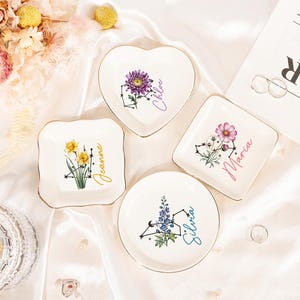 Personalised Zodiac Sign with Birth Flower Ring Dish, Heart Shape Ring Holder for Her, Constellation Jewelry Dish, Birth Flower Trinket Dish