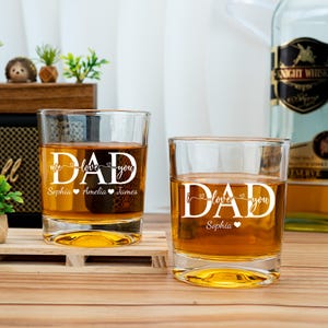 Custom Whiskey Glass for Dad - Personalized 11oz Bourbon Glass with Kid&#39;s Name, Alcohol Gift for Father&#39;s Day, Grandpa or Son, Dad Gifts