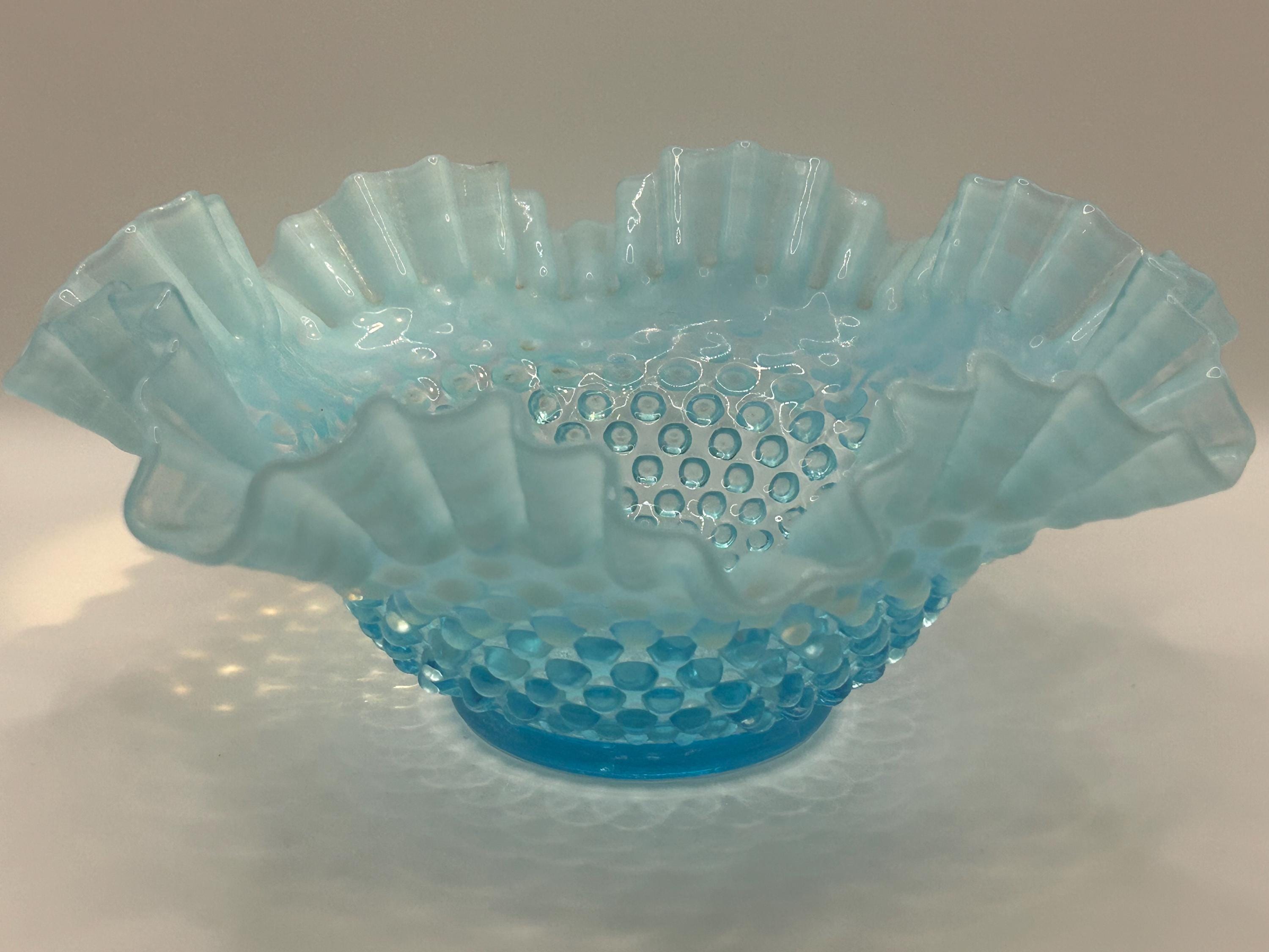 ヴィンテージ フェントン ブルー オパールセント ホブネイル クリンプ