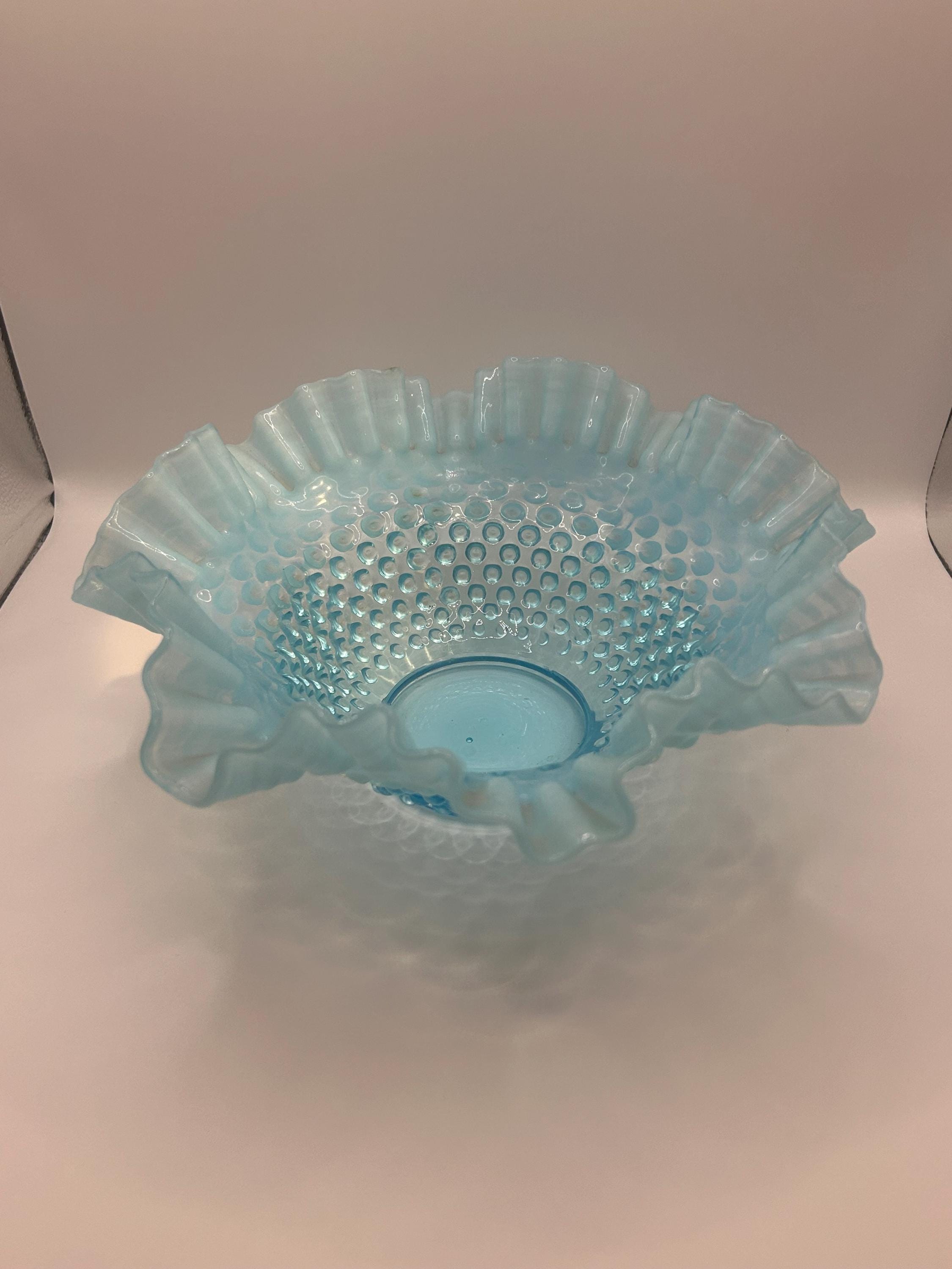 ヴィンテージ フェントン ブルー オパールセント ホブネイル クリンプ