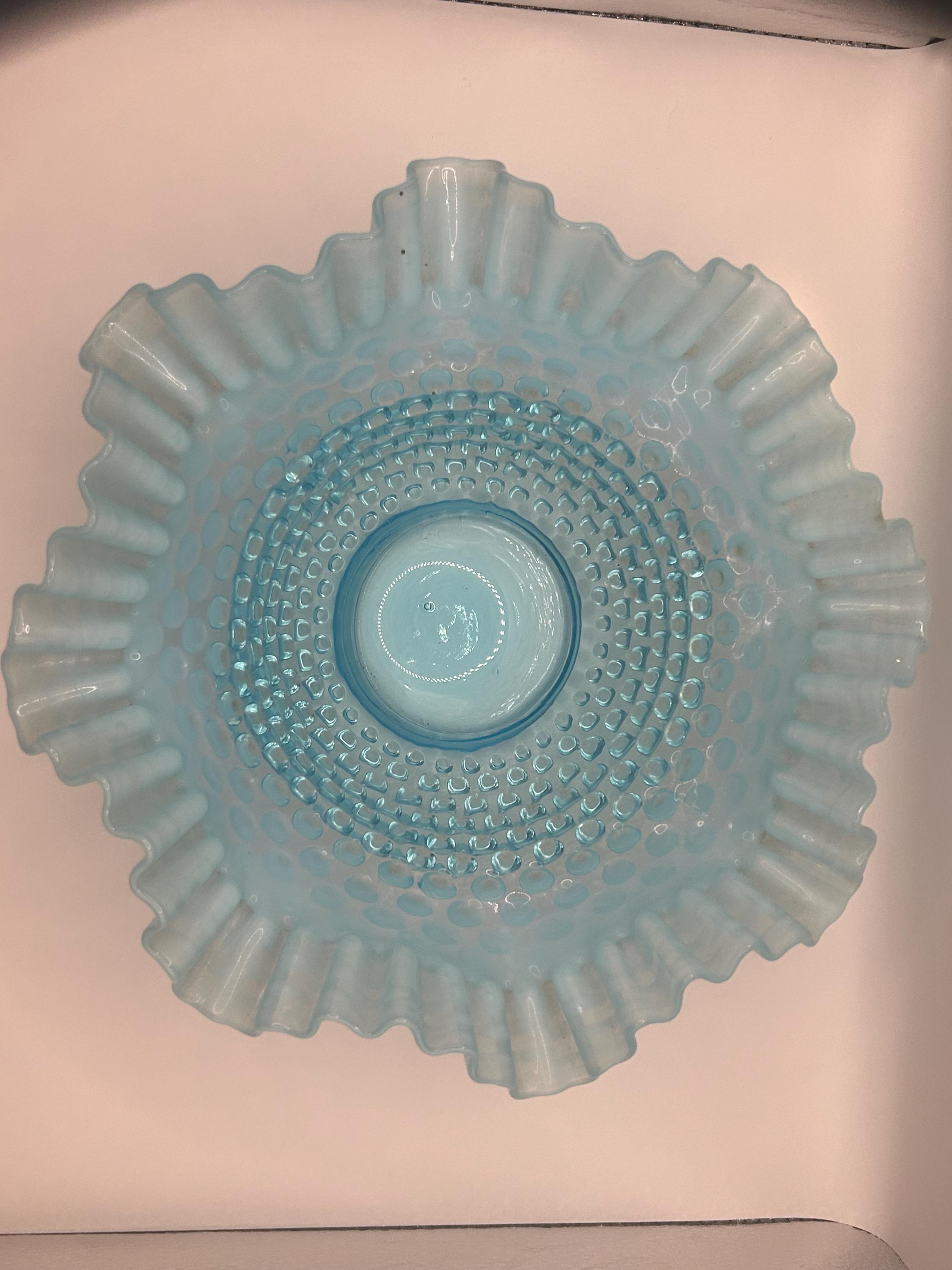 ヴィンテージ フェントン ブルー オパールセント ホブネイル クリンプ