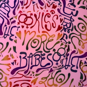 Kiss More ____ !