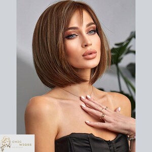 Brown Bob Wig With Blonde Highlights, Short Layered Synthetic Wig, Heat Resistant, Natural Look, Chic Daily Wear, Fashion Wig, Cosplay Hair