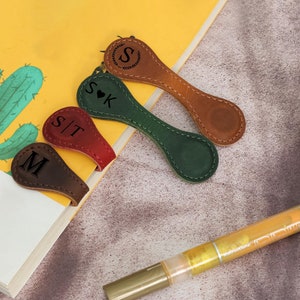 Customized Leather Magnetic Bookmark with Initials - Gift for Book Lovers - Personalized Magnetic Engraved Bookmark with Text