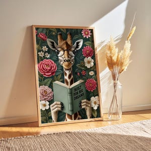 illustration safari Giraffe Art Print: Yellow Wildlife Nursery Wall Decor for Storytelling Library or Learning Playroom