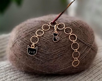 Chain row counter and stich marker for knitting - cats black or white