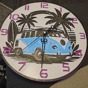 VW Bulli Uhr - Retro-Van Wanduhr - 3D-gedruckt im Vintage-Stil - Verschiedene Farbkombination wählbar