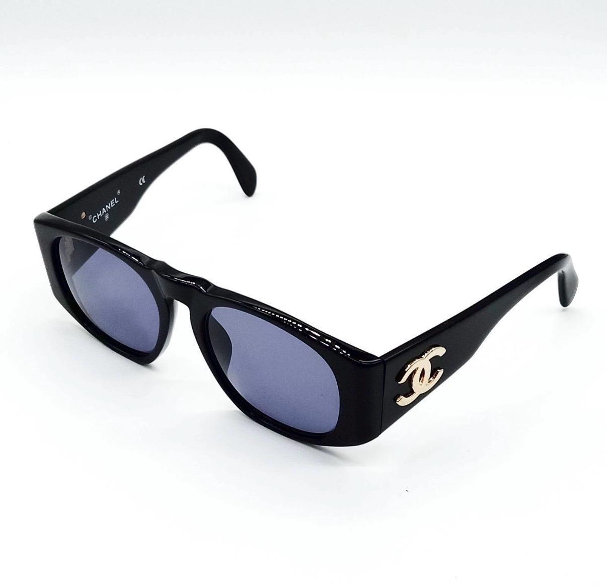 Vintage Chanel Sunglasses – Black Oval Frame, Gold CC Logo (1990s