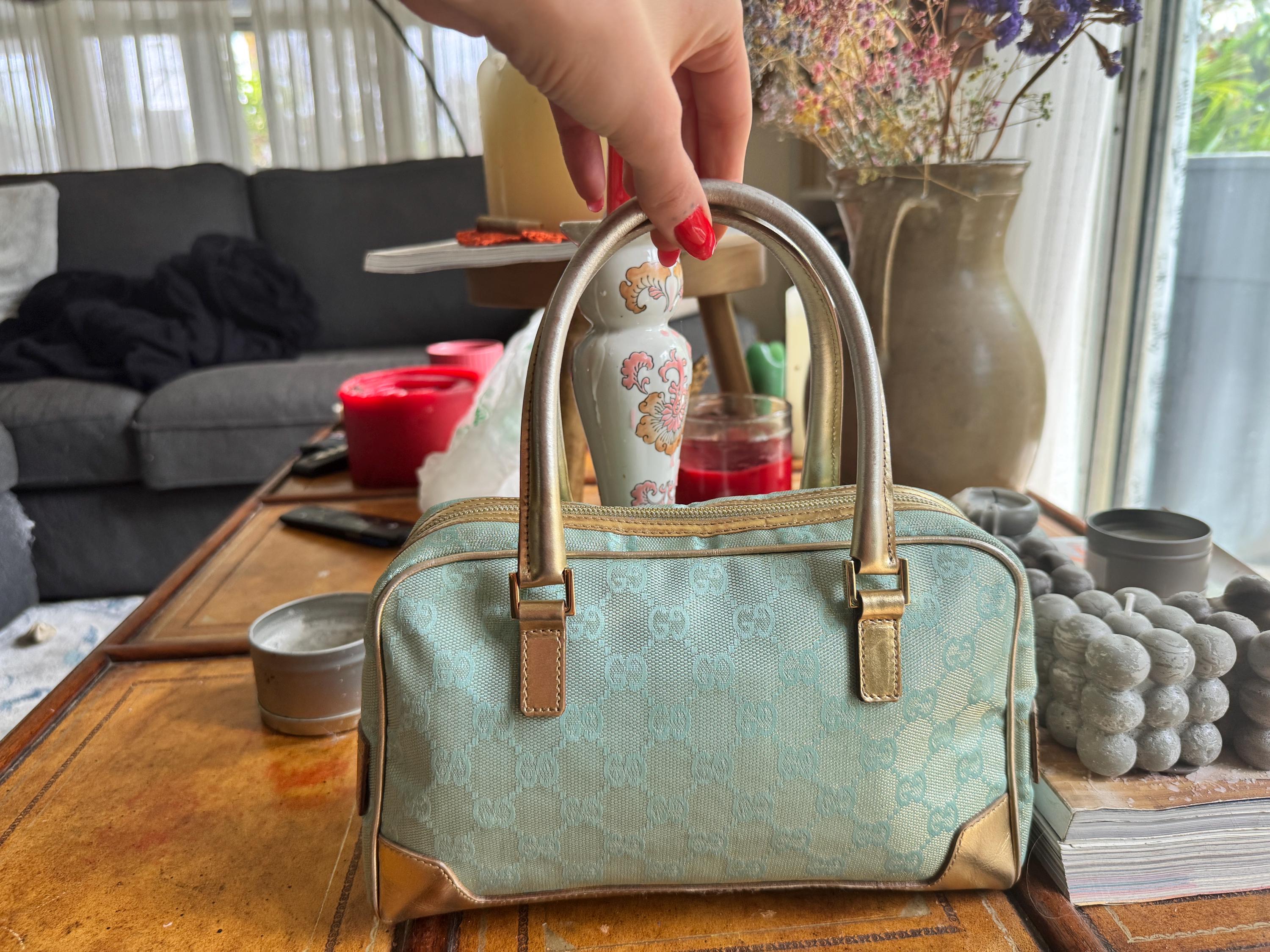 GUCCI GGキャンバス ケース ライトブルー Authentic Gucci Blue GG Canvas Handbag - Etsy