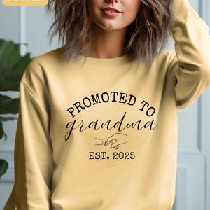 Personalized Mom Gift For Grandma Sweatshirt, Mothers Day Gift, Nana Sweatshirt, Tante Sweatshirt, Sweatshirt, Mommy Sweatshirt,Mama Gift