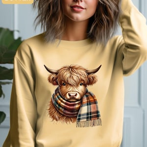 Highland Cow Sweatshirt, Highland Cow Crewneck, Cute Cow Hoodie, Western Crewneck, Highland Cow Shirt, Cow Gifts, Farm Animal Sweatshirt,